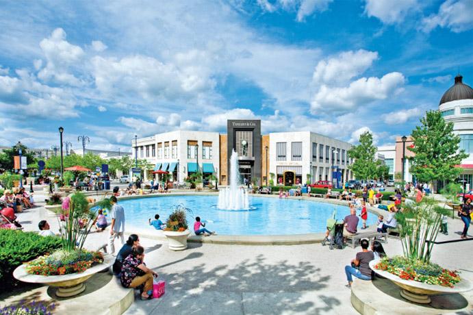 Fountain in from of Tiffany & Co at Easton Town Center in Columbus, OH