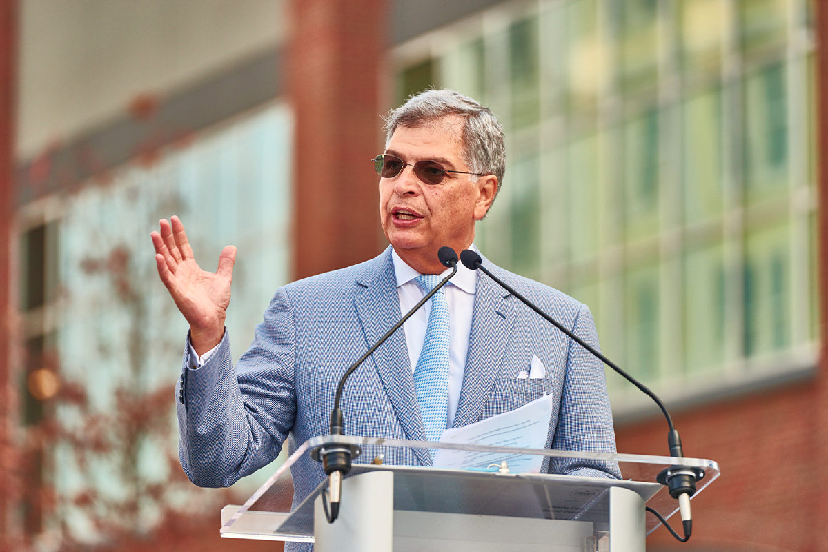 Yaromir Steiner speaking from a podium