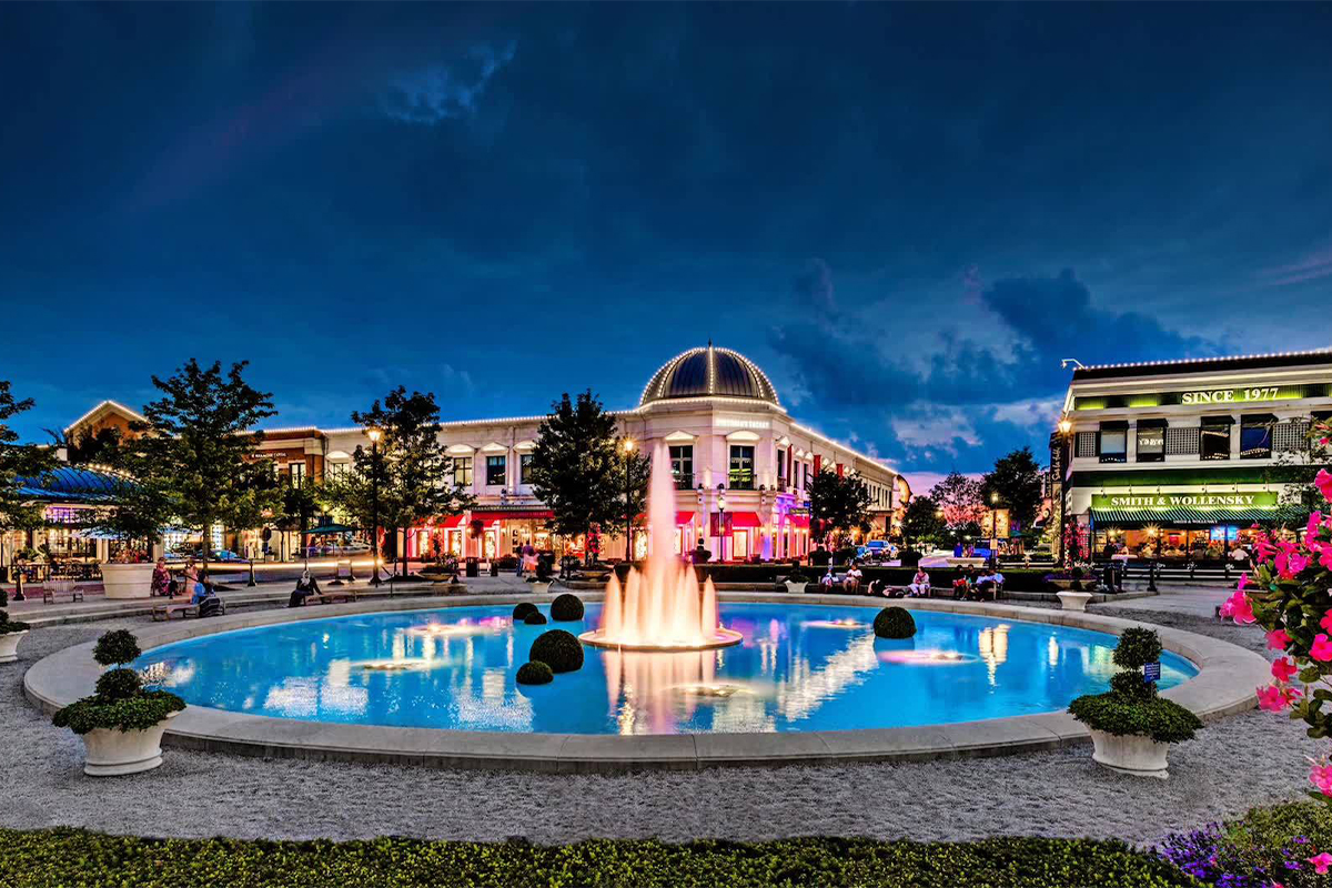 Fountains in front of Easton Town Center in Columbus, OH